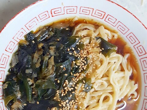 手打ち麺を楽しむ醤油ラーメン